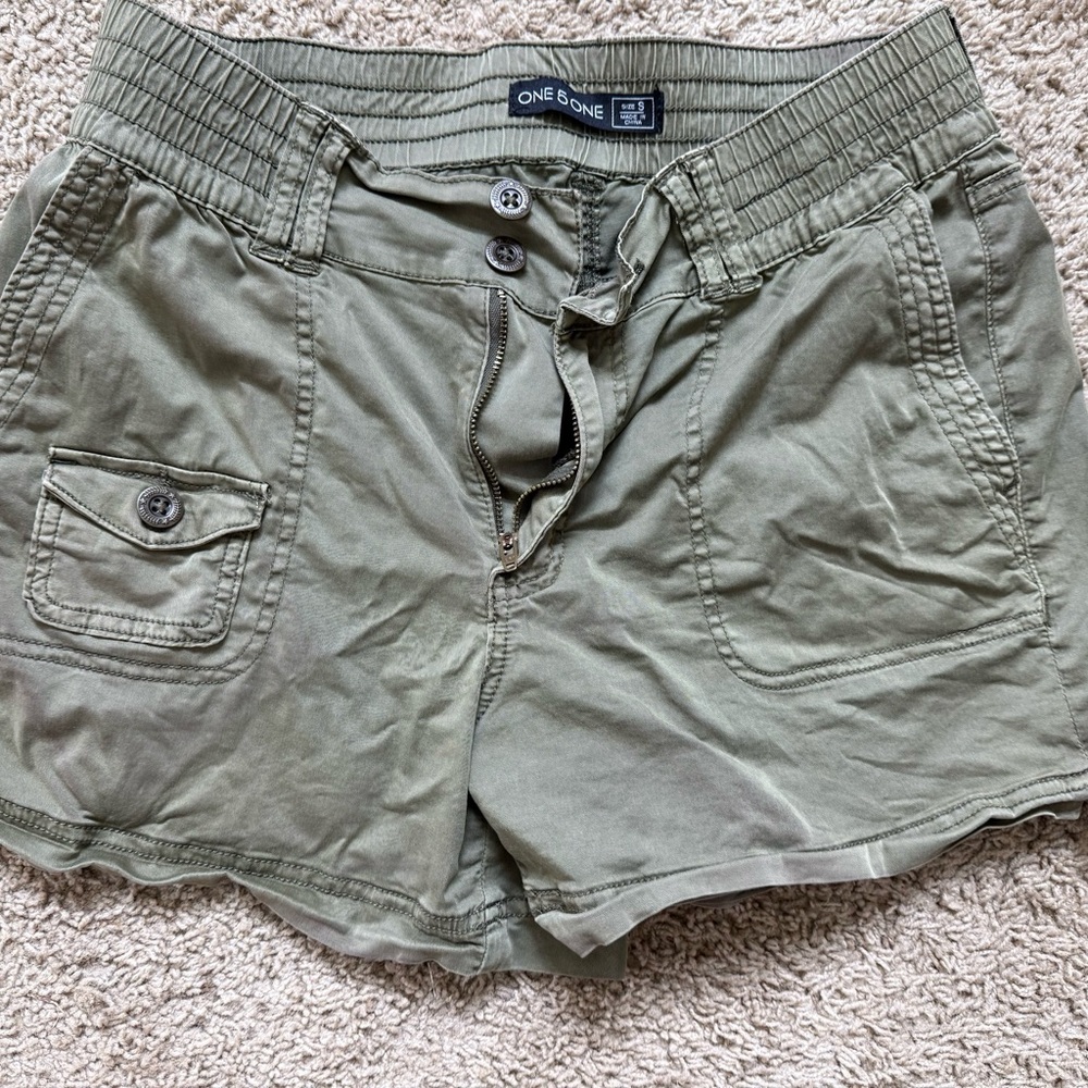 🎀3/$25🎀 one 5 one Olive Cargo Shorts
